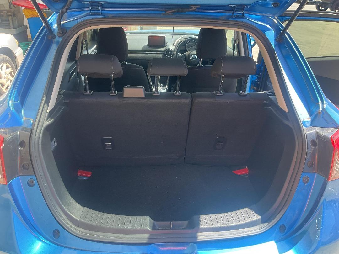 Photo '11' of Mazda Demio