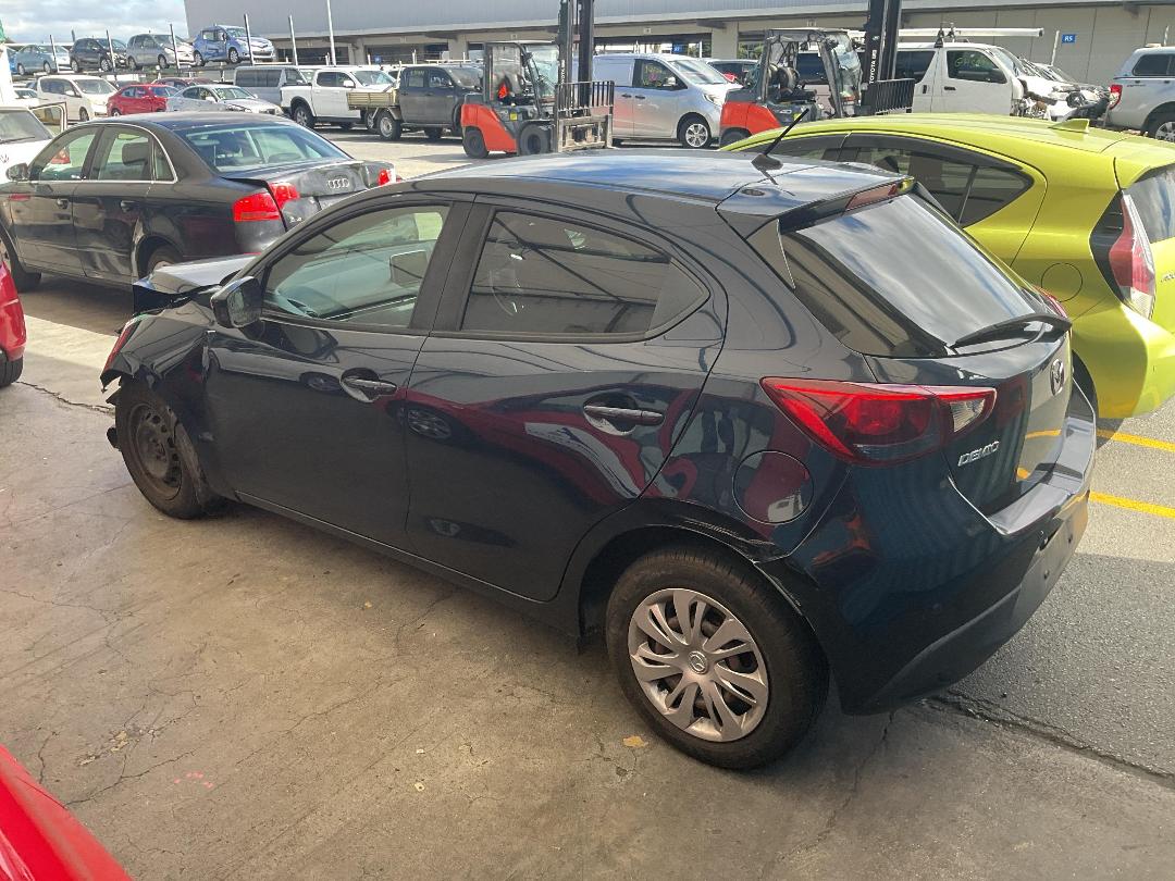 Photo '11' of Mazda Demio