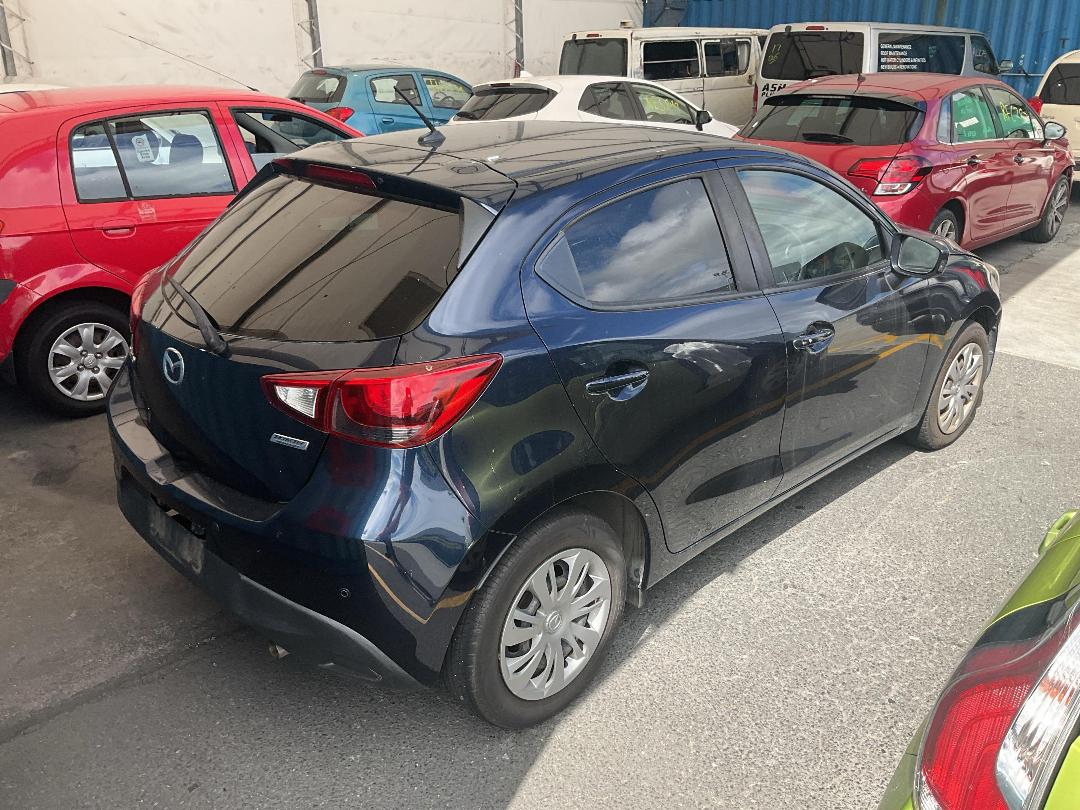 Photo '14' of Mazda Demio