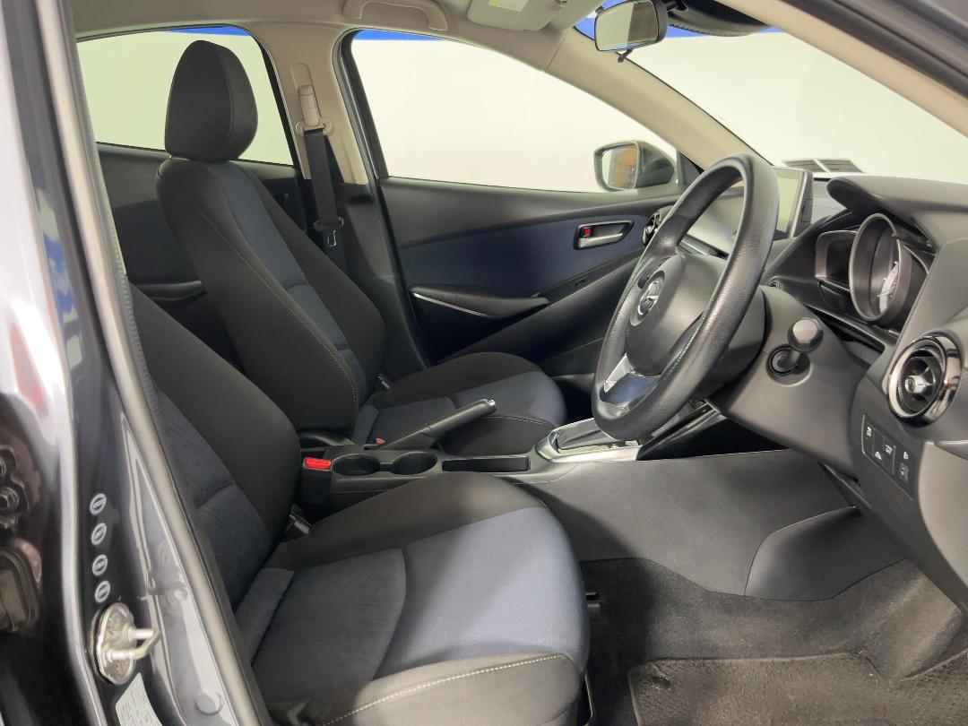 Photo '16' of Mazda Demio Photo '16' of Mazda Demio