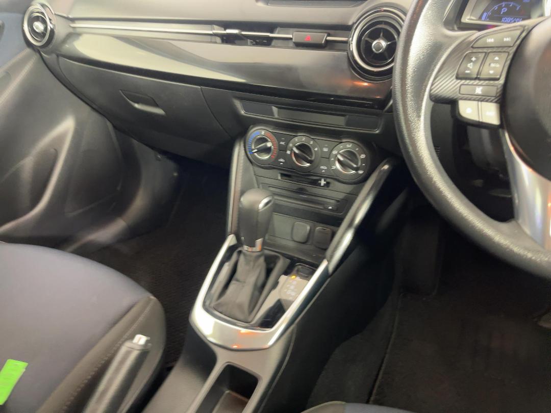 Photo '18' of Mazda Demio Photo '18' of Mazda Demio