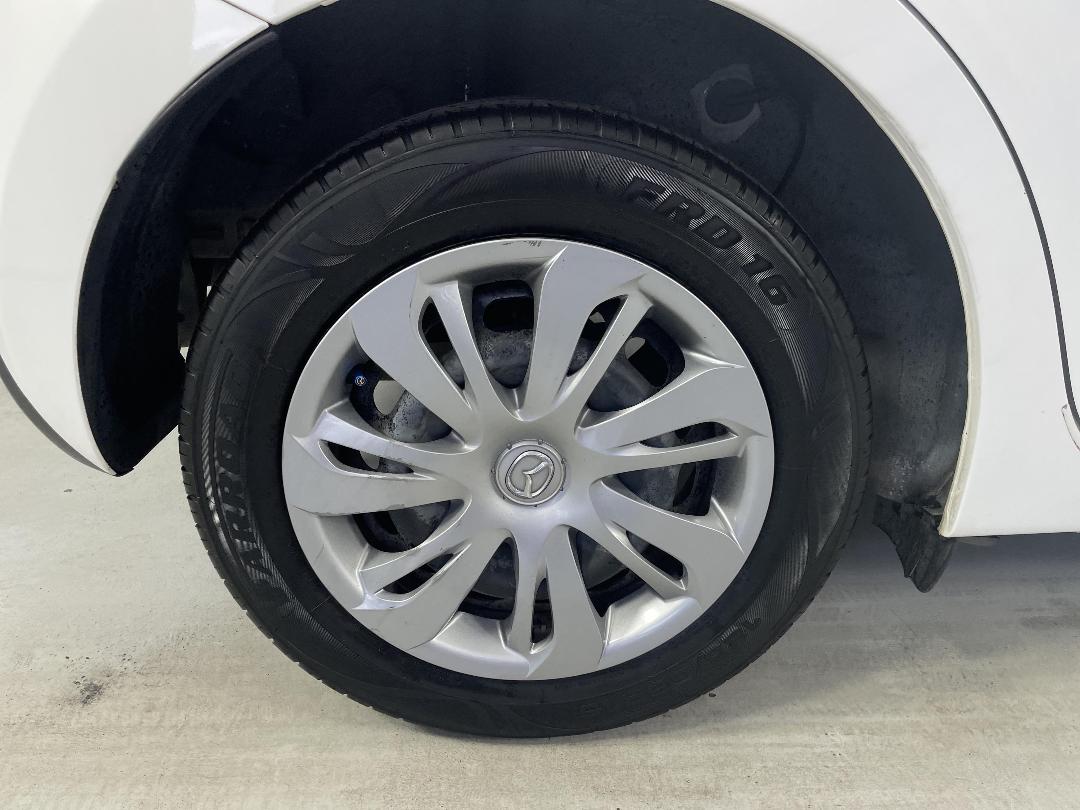 Photo '12' of Mazda Demio Photo '12' of Mazda Demio