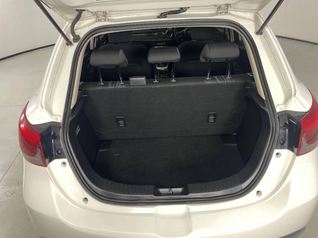 Photo '14' of Mazda Demio Photo '14' of Mazda Demio