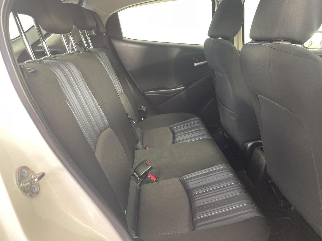 Photo '20' of Mazda Demio Photo '20' of Mazda Demio