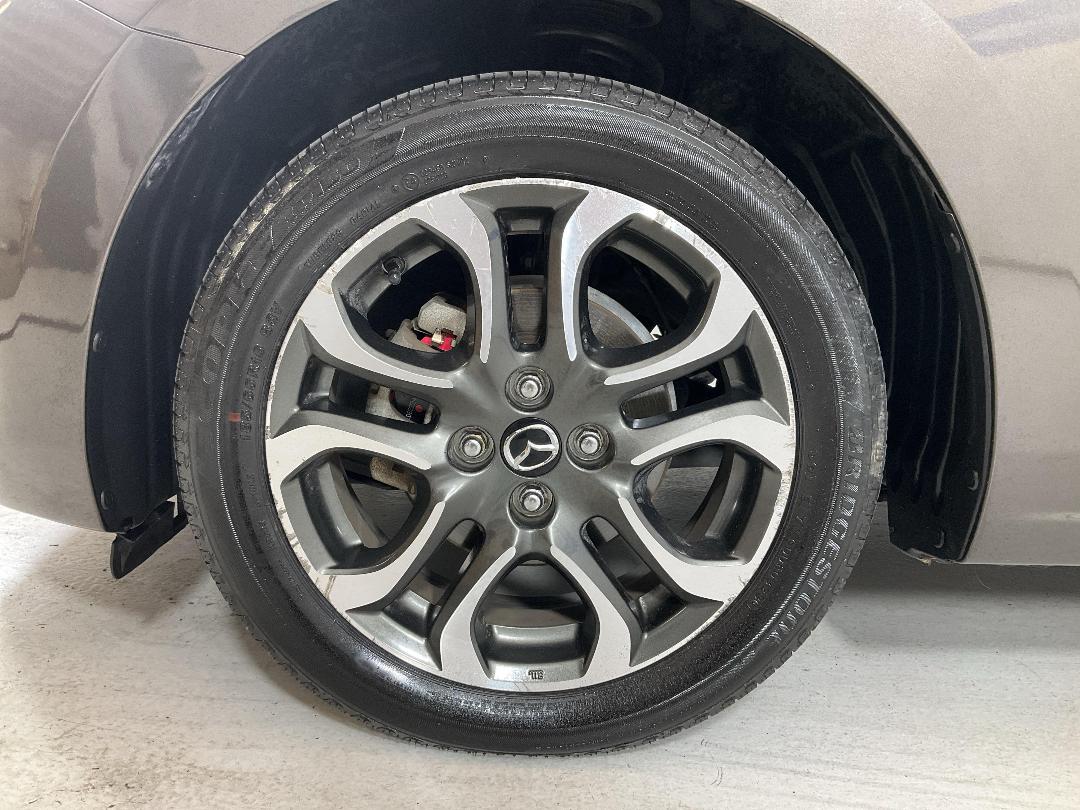 Photo '10' of Mazda Mazda2