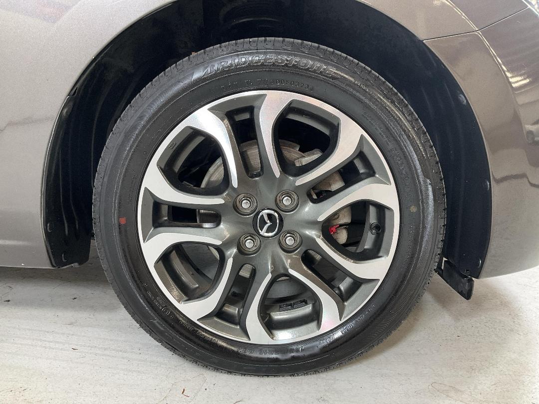 Photo '9' of Mazda Mazda2