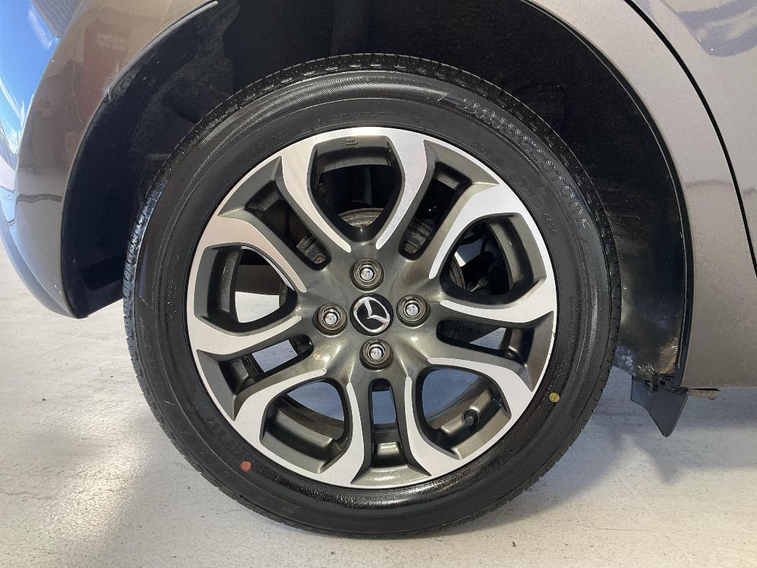 Photo '12' of Mazda Mazda2