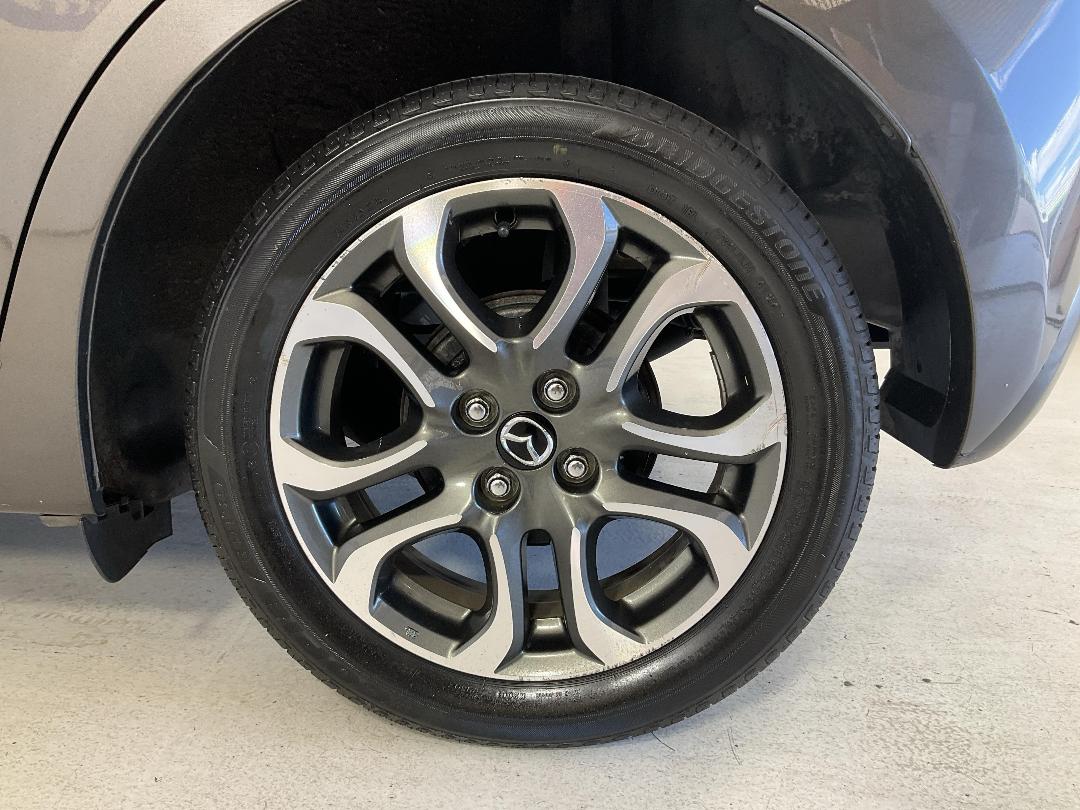 Photo '11' of Mazda Mazda2