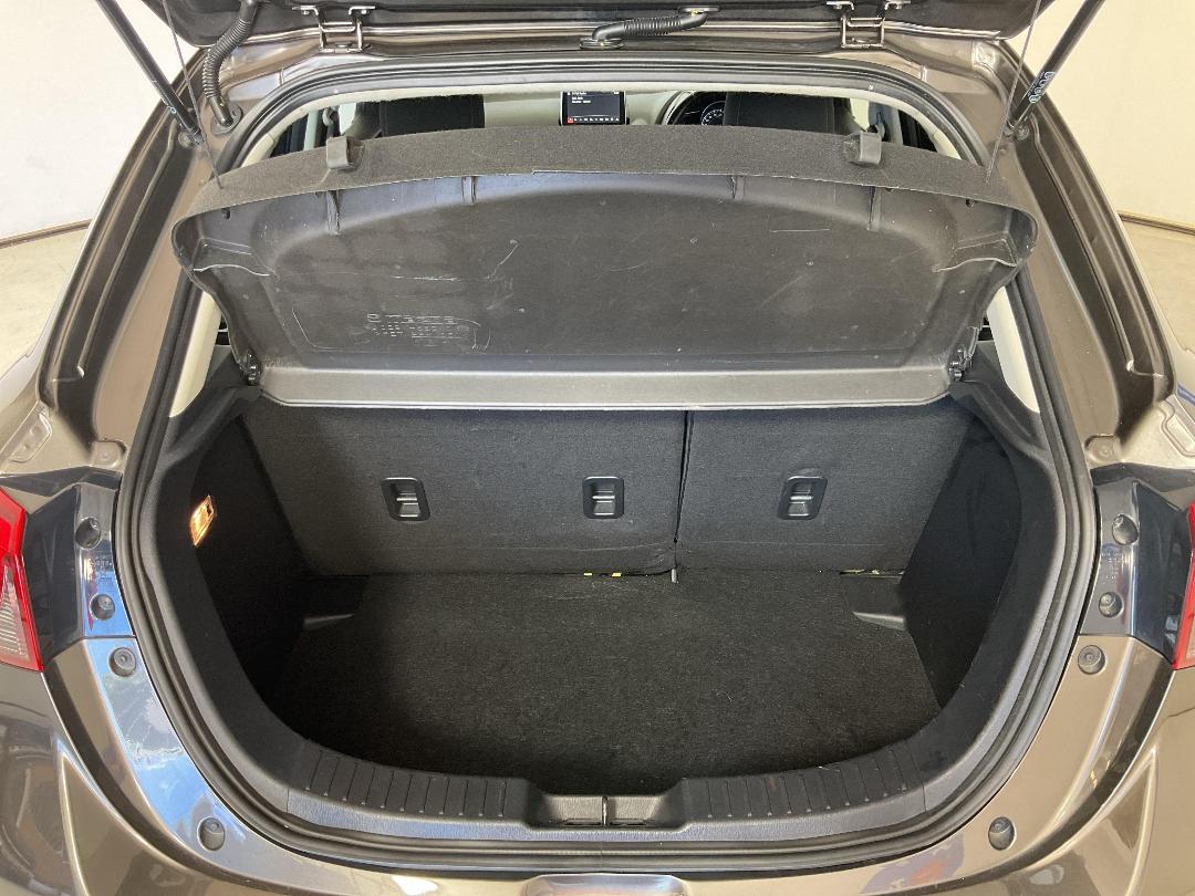 Photo '14' of Mazda Mazda2