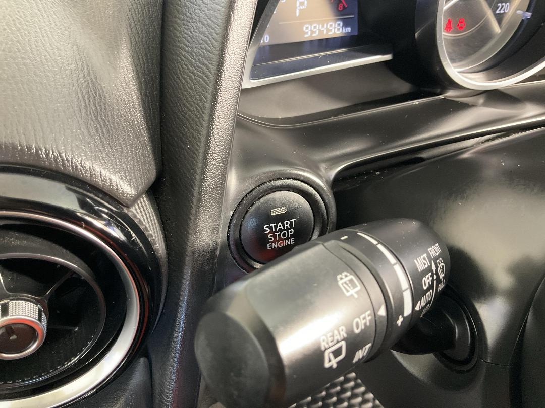 Photo '28' of Mazda Mazda2