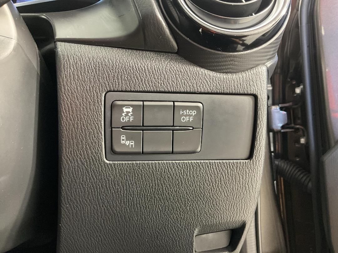 Photo '29' of Mazda Mazda2