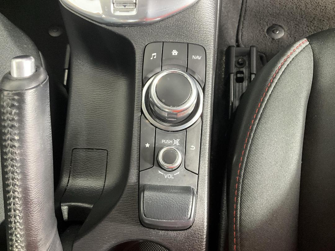 Photo '32' of Mazda Mazda2