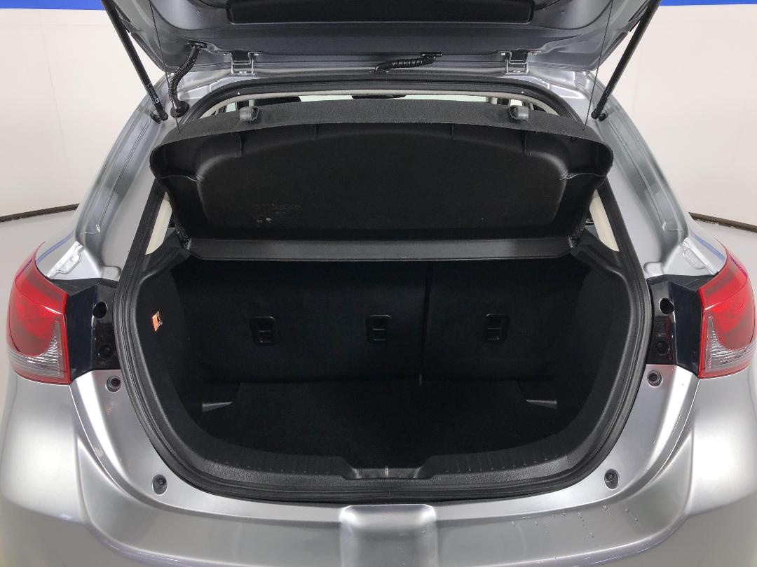 Photo '14' of Mazda Mazda2