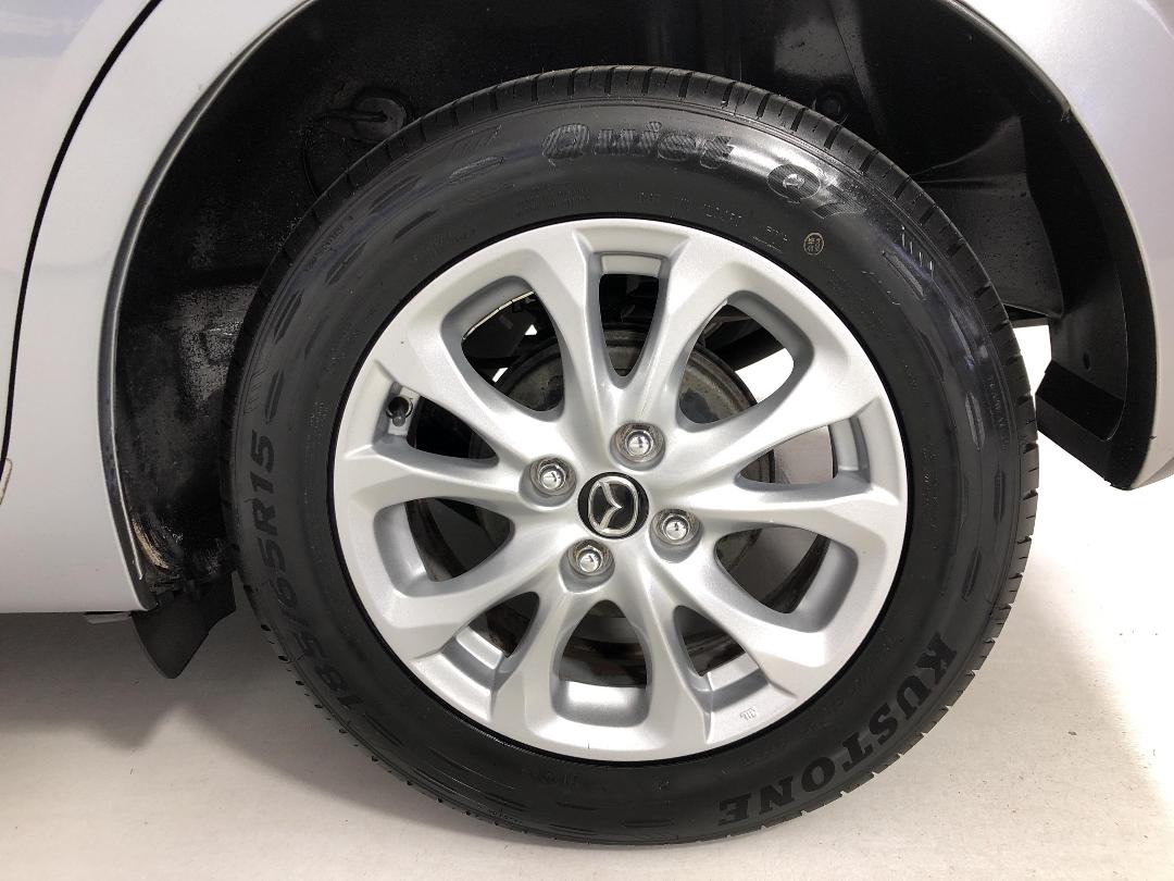 Photo '11' of Mazda Mazda2