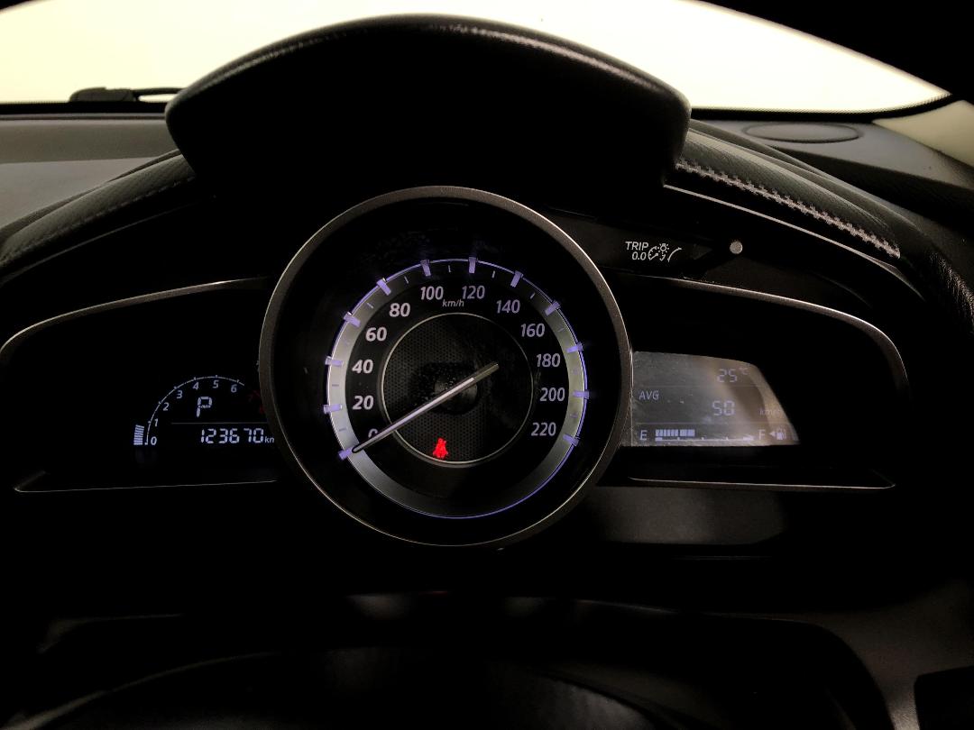 Photo '21' of Mazda Mazda2