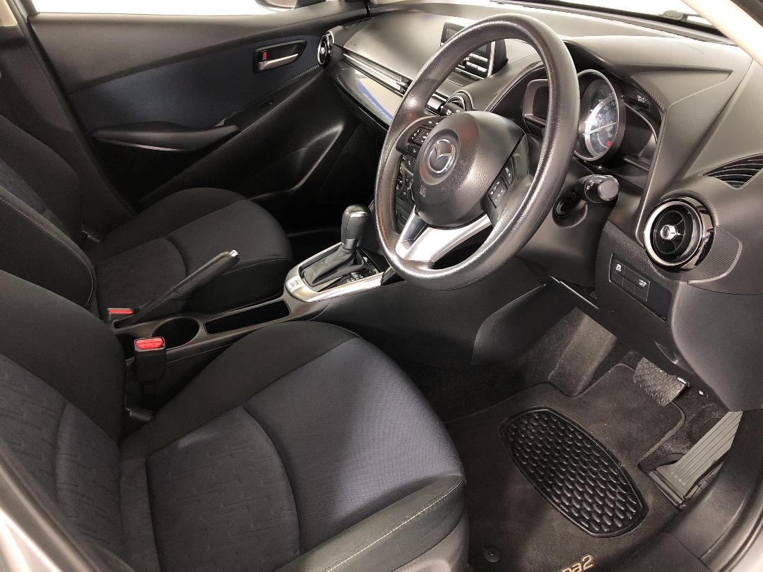 Photo '16' of Mazda Mazda2