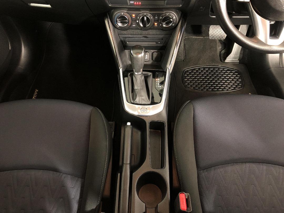 Photo '18' of Mazda Mazda2