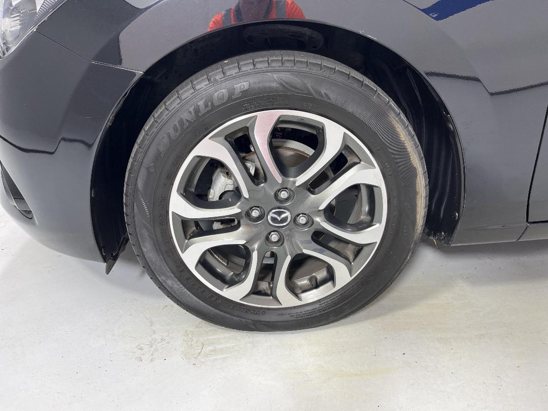 Photo '10' of Mazda Mazda2