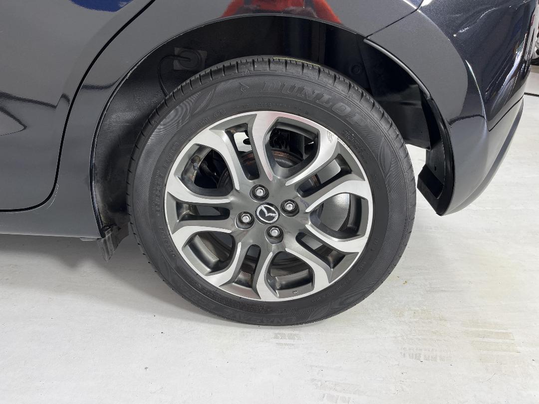 Photo '11' of Mazda Mazda2