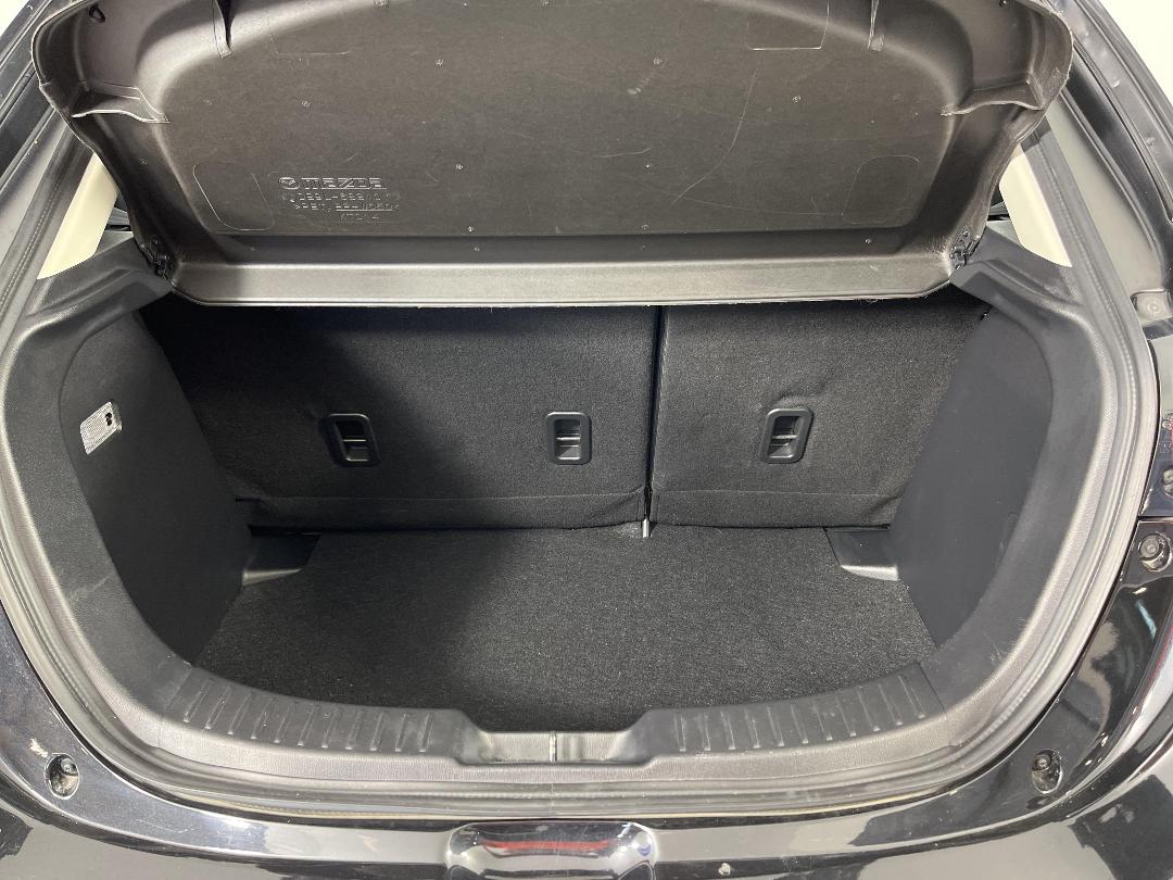 Photo '14' of Mazda Mazda2