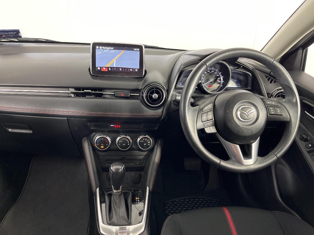 Photo '17' of Mazda Mazda2