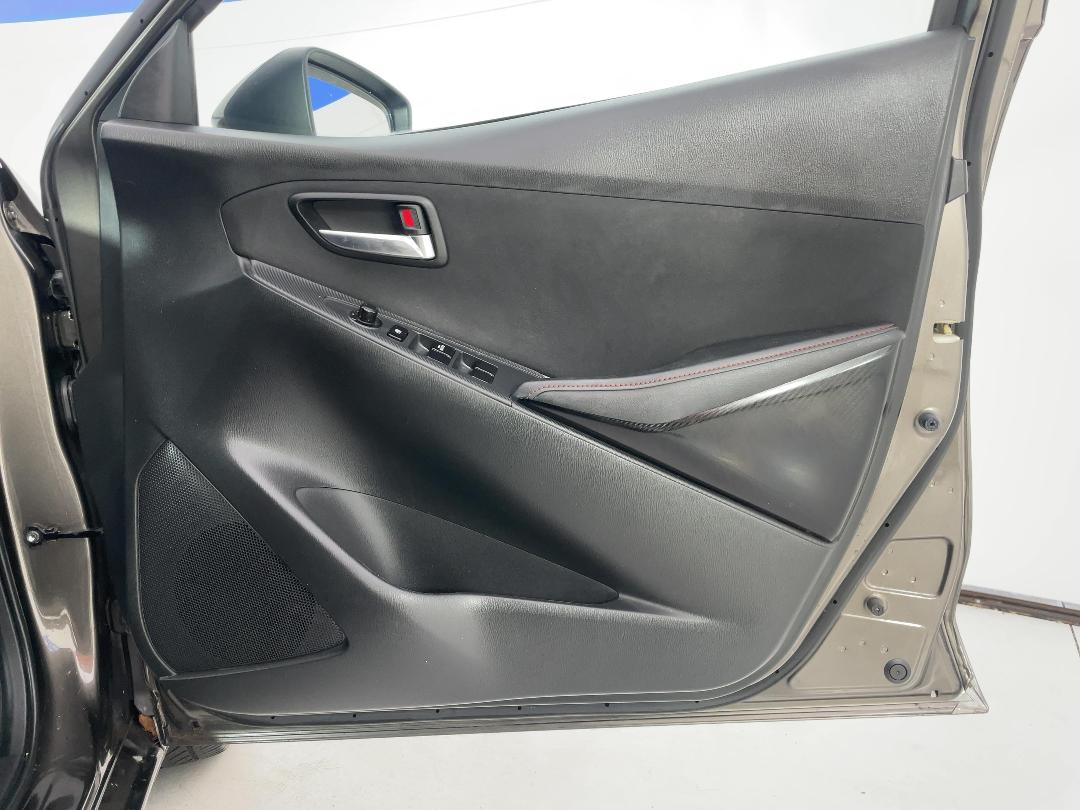 Photo '15' of Mazda Mazda2 Photo '15' of Mazda Mazda2