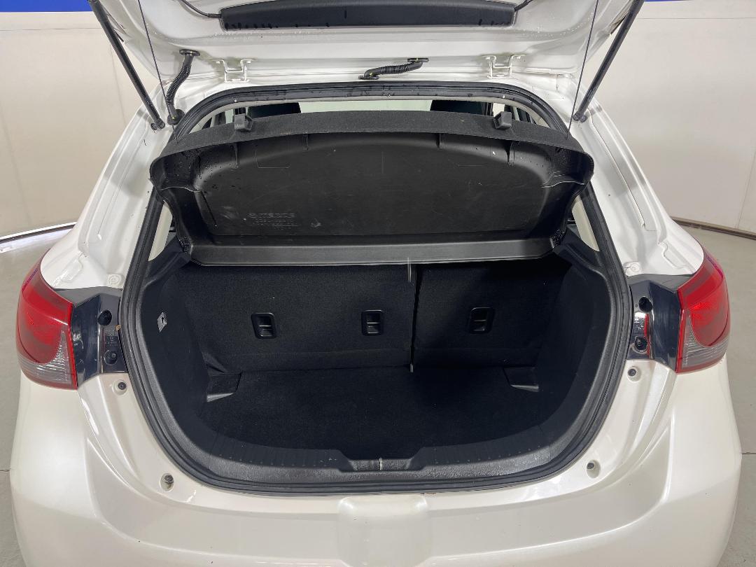 Photo '14' of Mazda Mazda2 Photo '14' of Mazda Mazda2