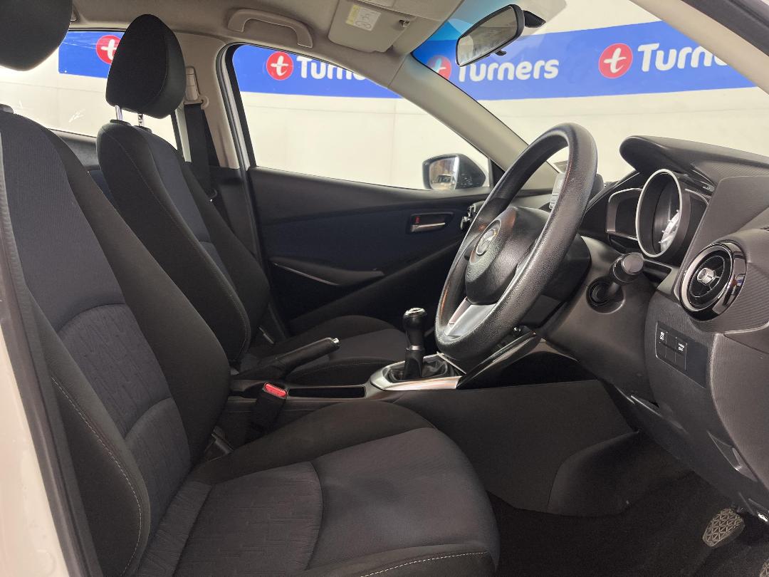 Photo '16' of Mazda Mazda2 Photo '16' of Mazda Mazda2