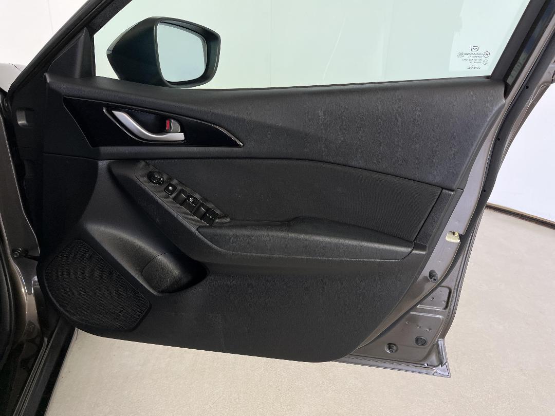 Photo '15' of Mazda Mazda3