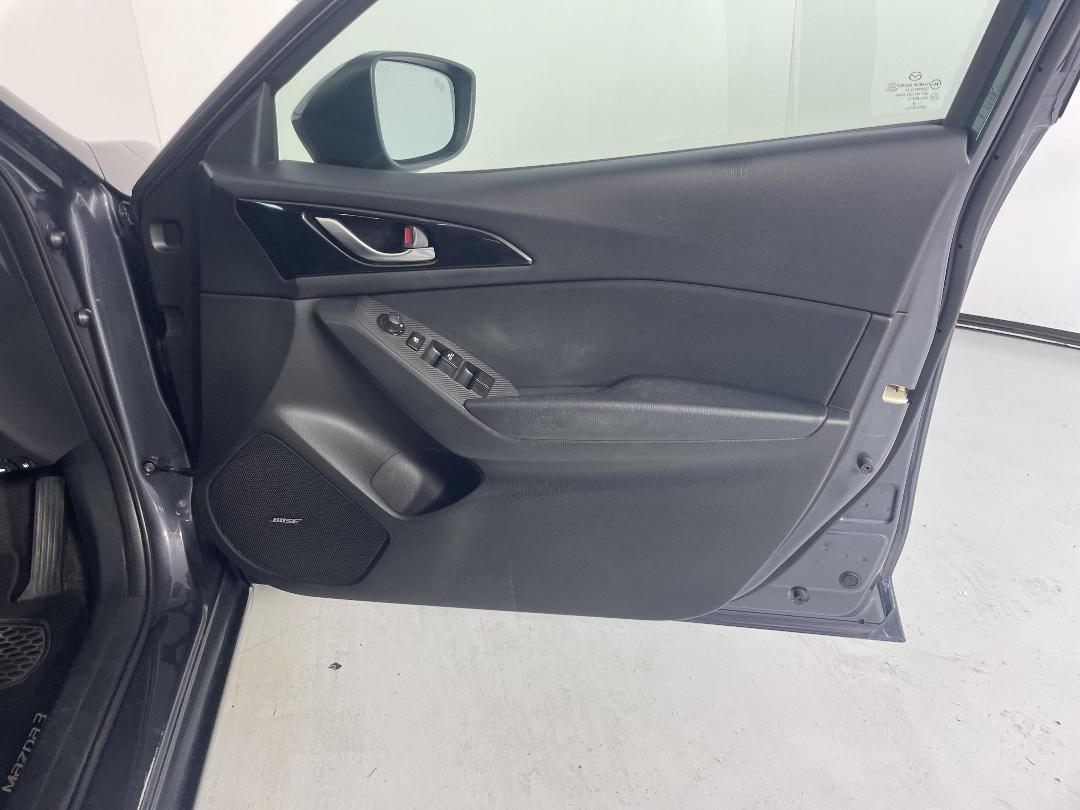 Photo '15' of Mazda Mazda3