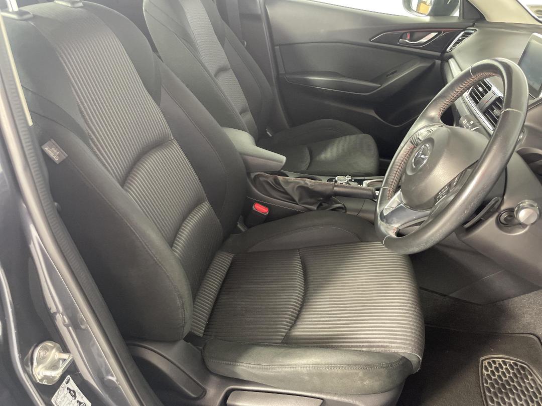 Photo '16' of Mazda Mazda3