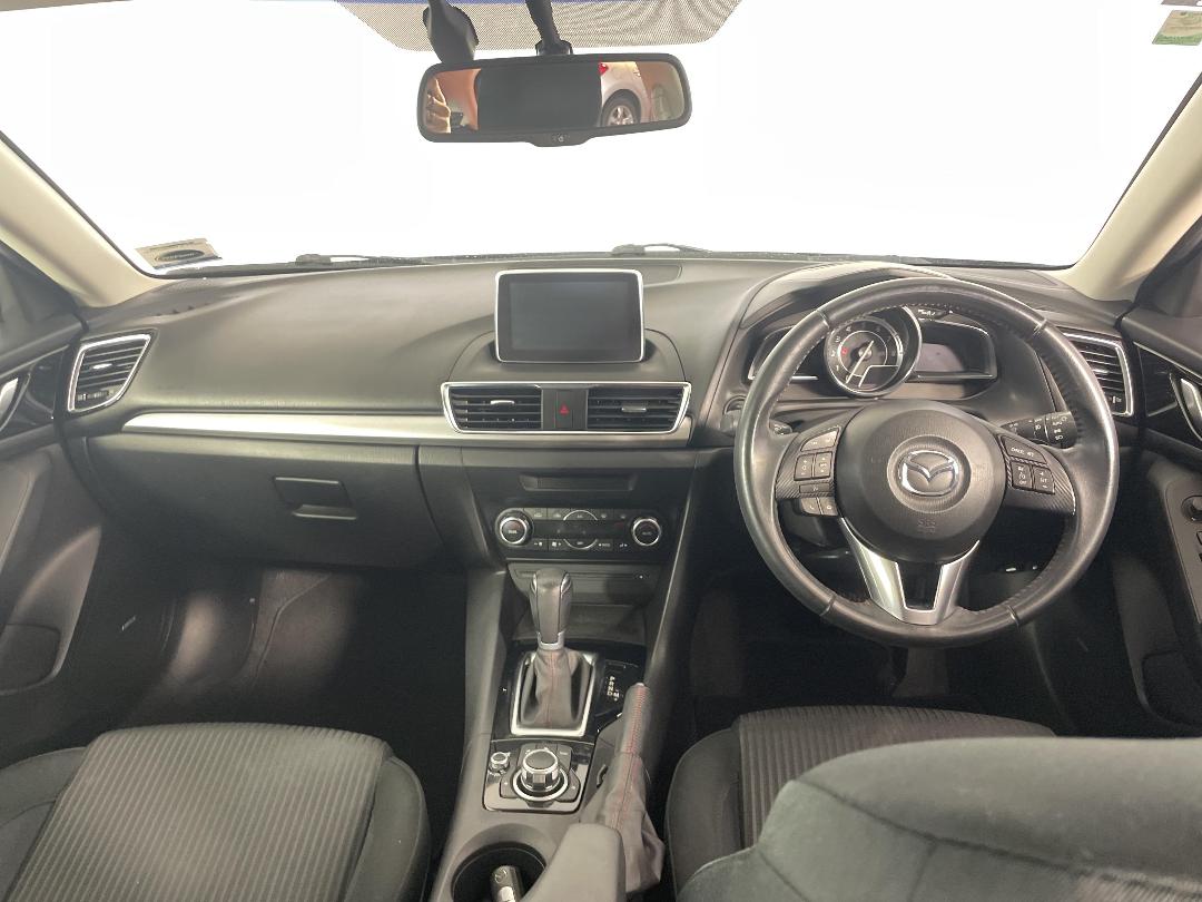 Photo '17' of Mazda Mazda3