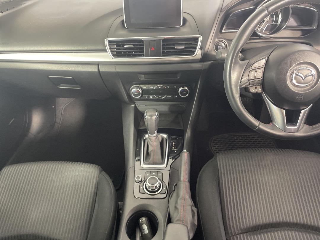 Photo '18' of Mazda Mazda3