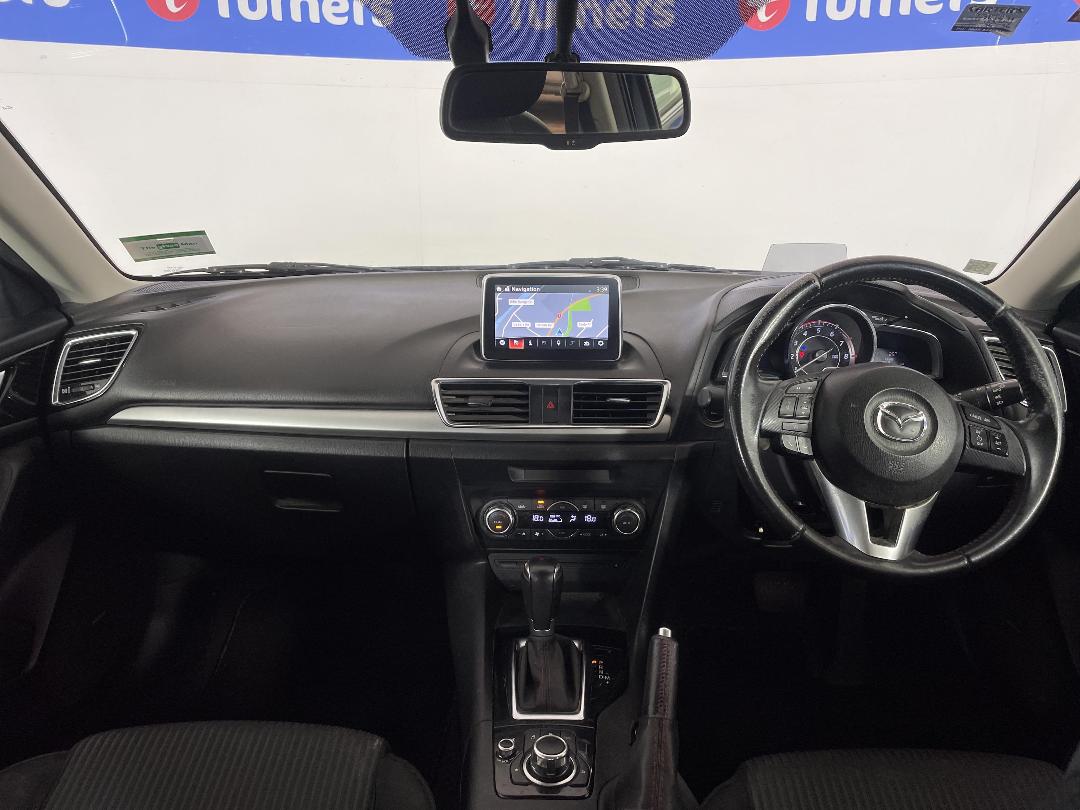 Photo '17' of Mazda Mazda3