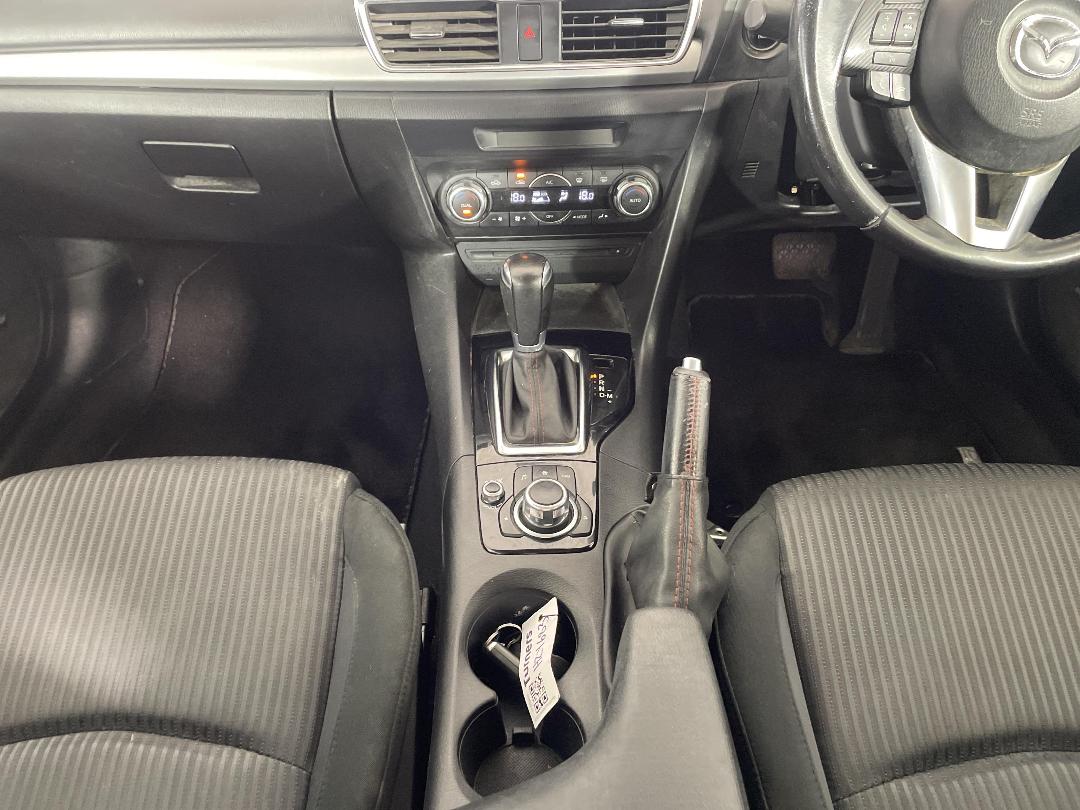 Photo '18' of Mazda Mazda3