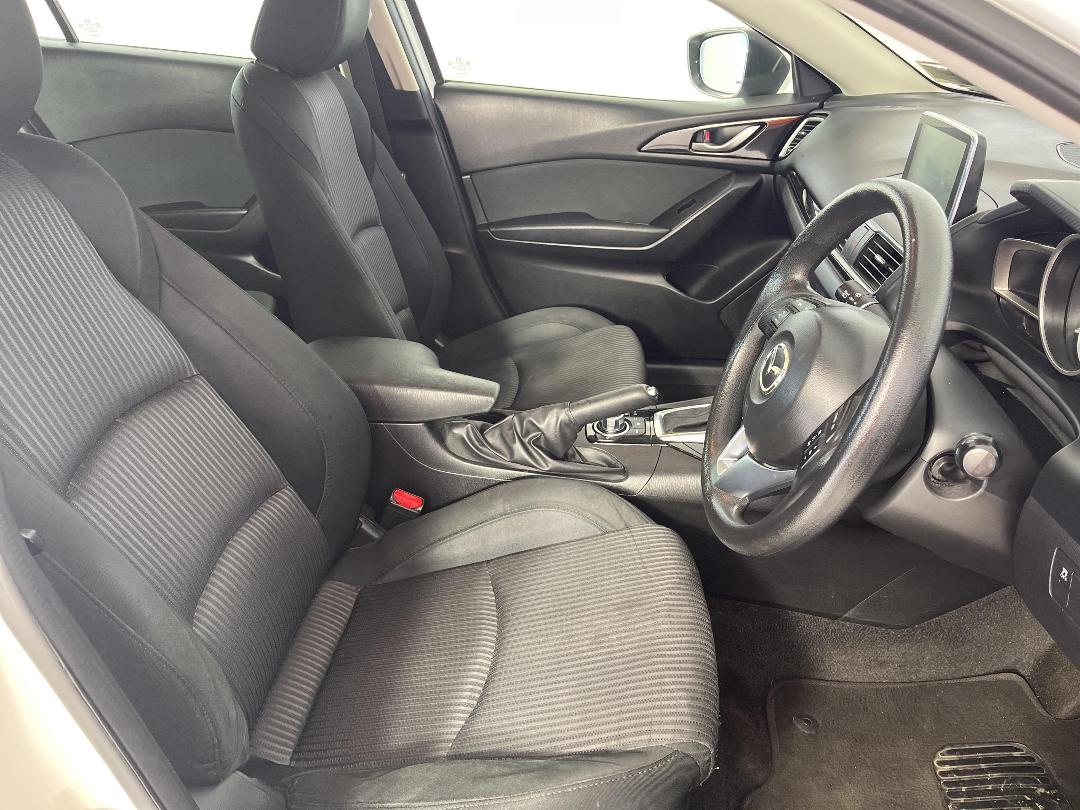 Photo '16' of Mazda Mazda3