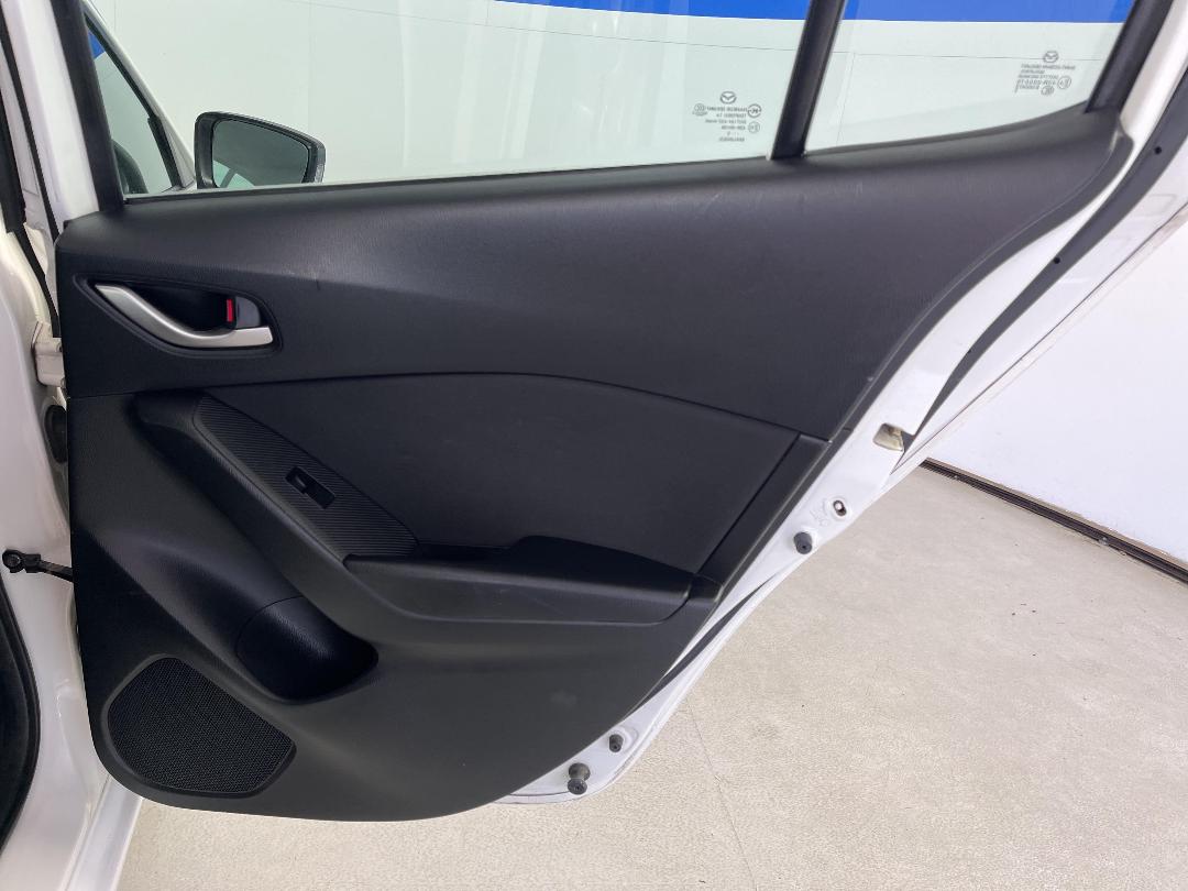 Photo '19' of Mazda Mazda3