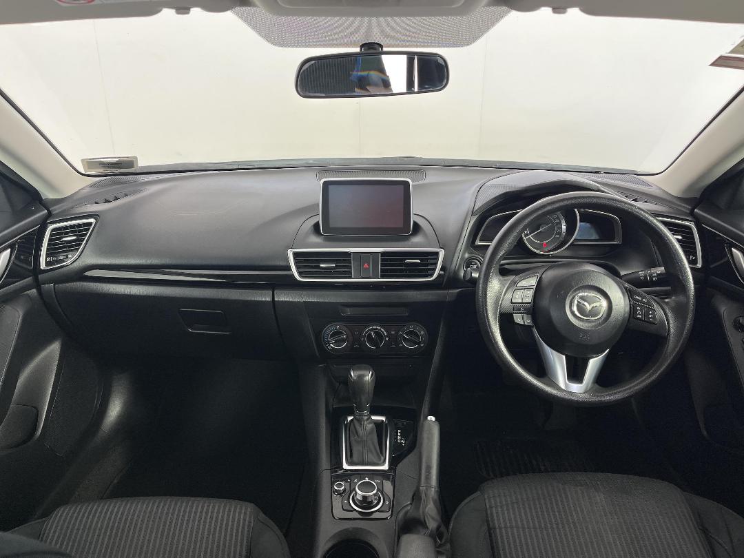 Photo '17' of Mazda Mazda3