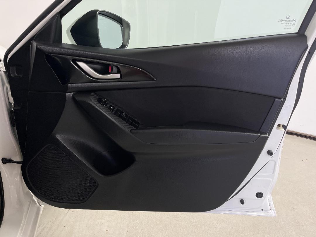 Photo '15' of Mazda Mazda3 Photo '15' of Mazda Mazda3