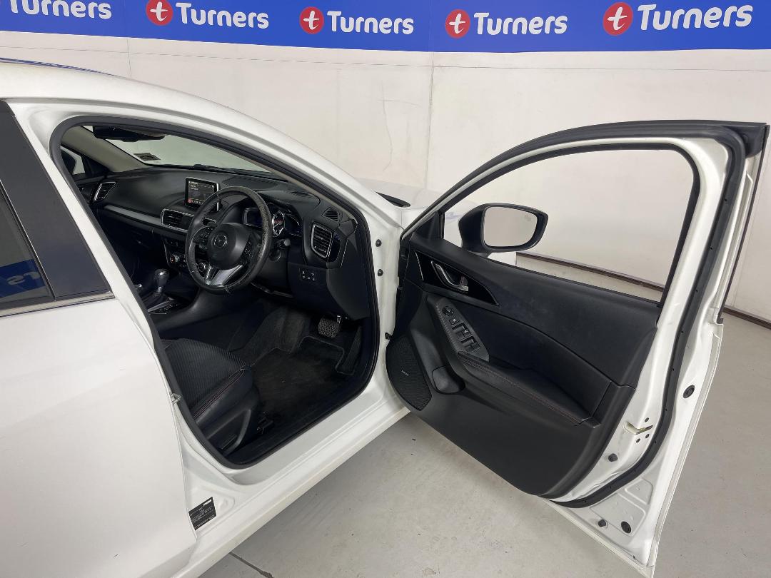 Photo '15' of Mazda Mazda3 Photo '15' of Mazda Mazda3