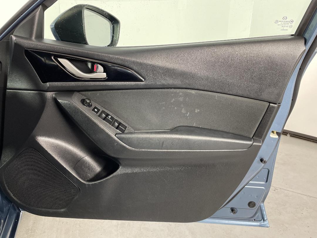 Photo '15' of Mazda Mazda3 Photo '15' of Mazda Mazda3