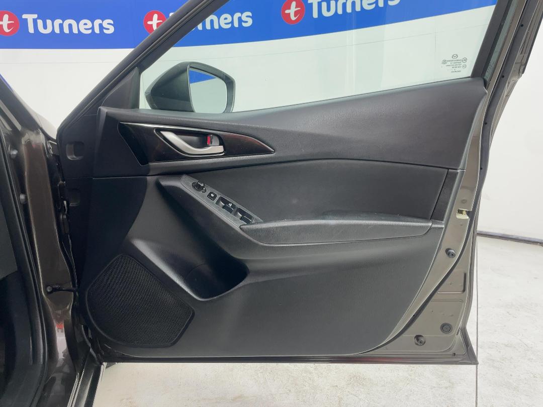 Photo '15' of Mazda Mazda3 Photo '15' of Mazda Mazda3