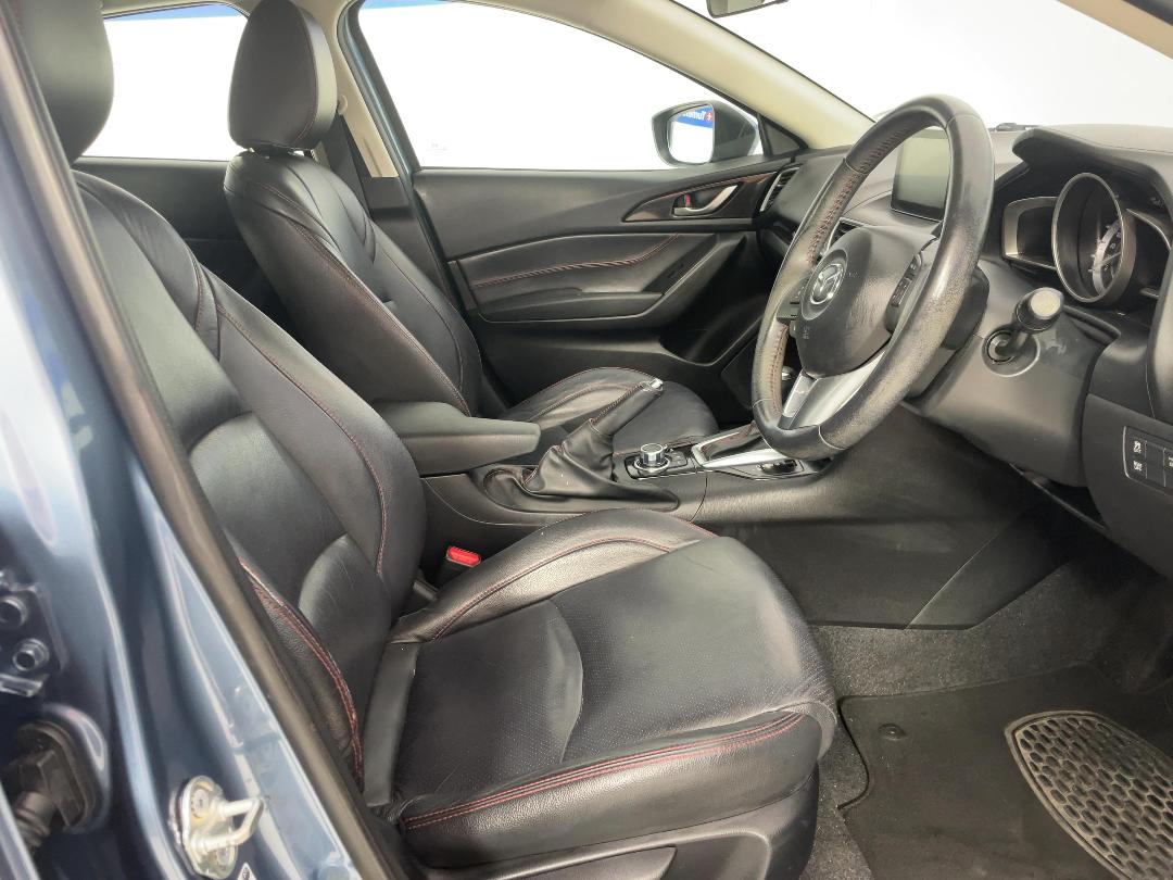 Photo '16' of Mazda Mazda3