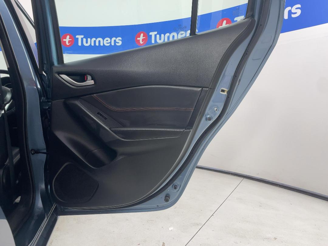 Photo '19' of Mazda Mazda3