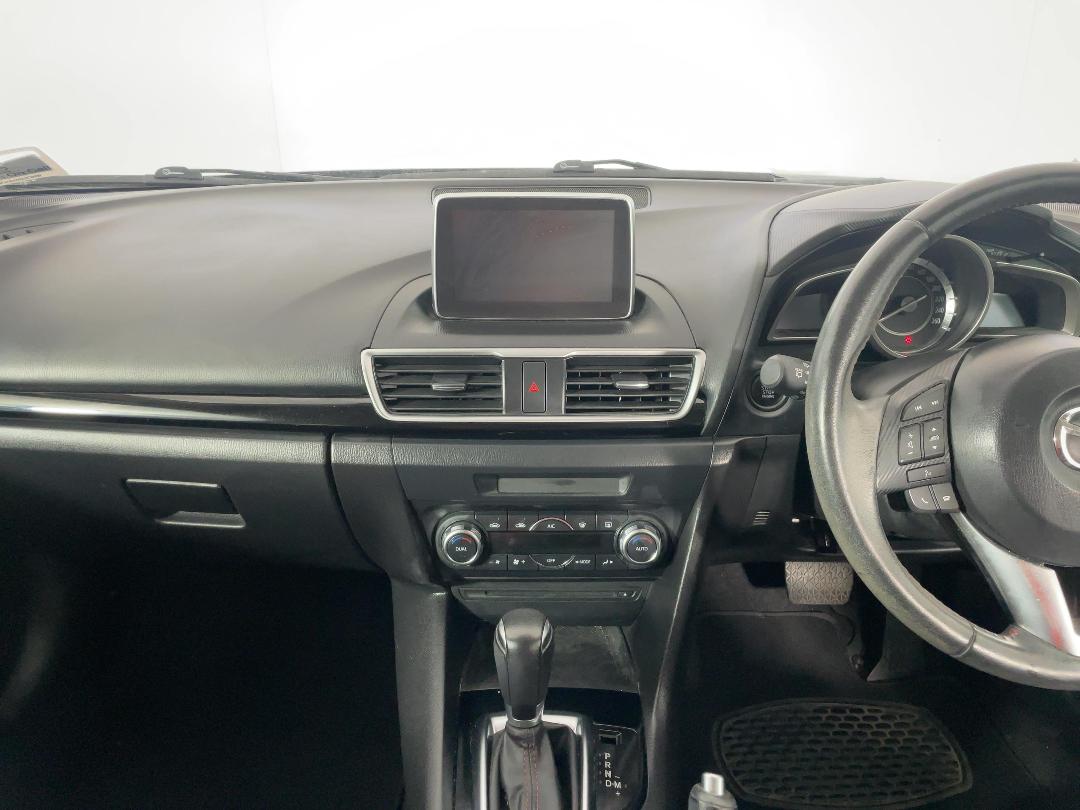 Photo '17' of Mazda Mazda3