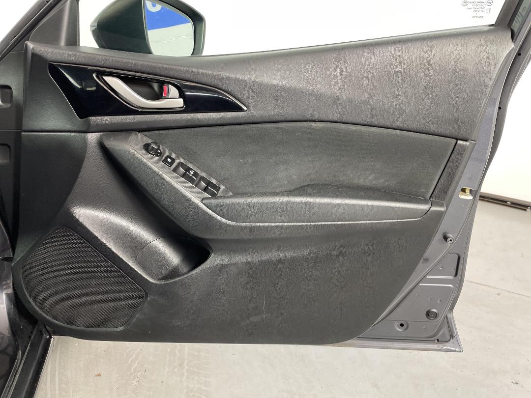 Photo '15' of Mazda Mazda3