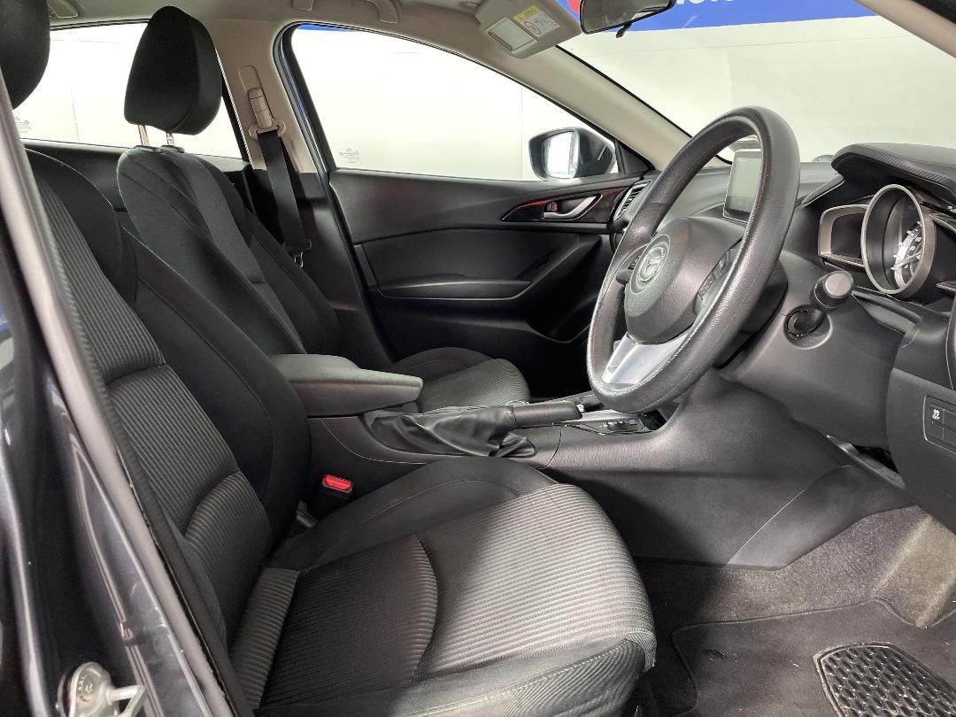 Photo '16' of Mazda Mazda3