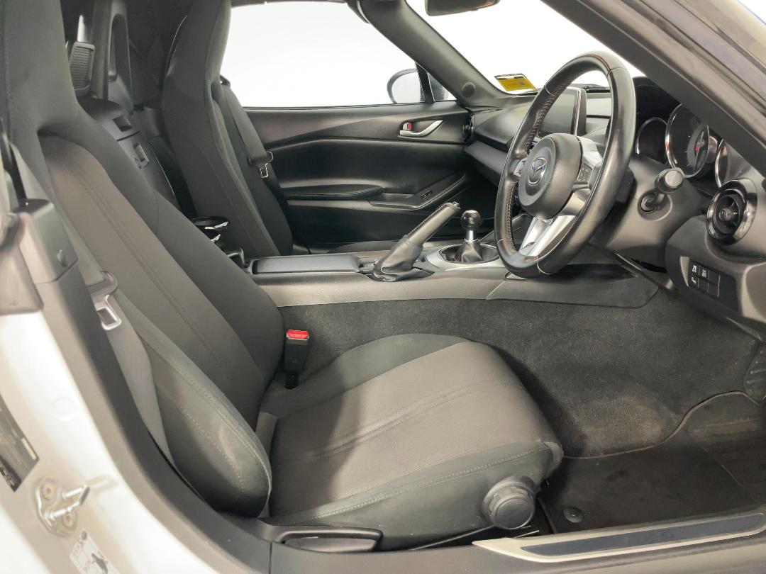 Photo '16' of Mazda MX-5