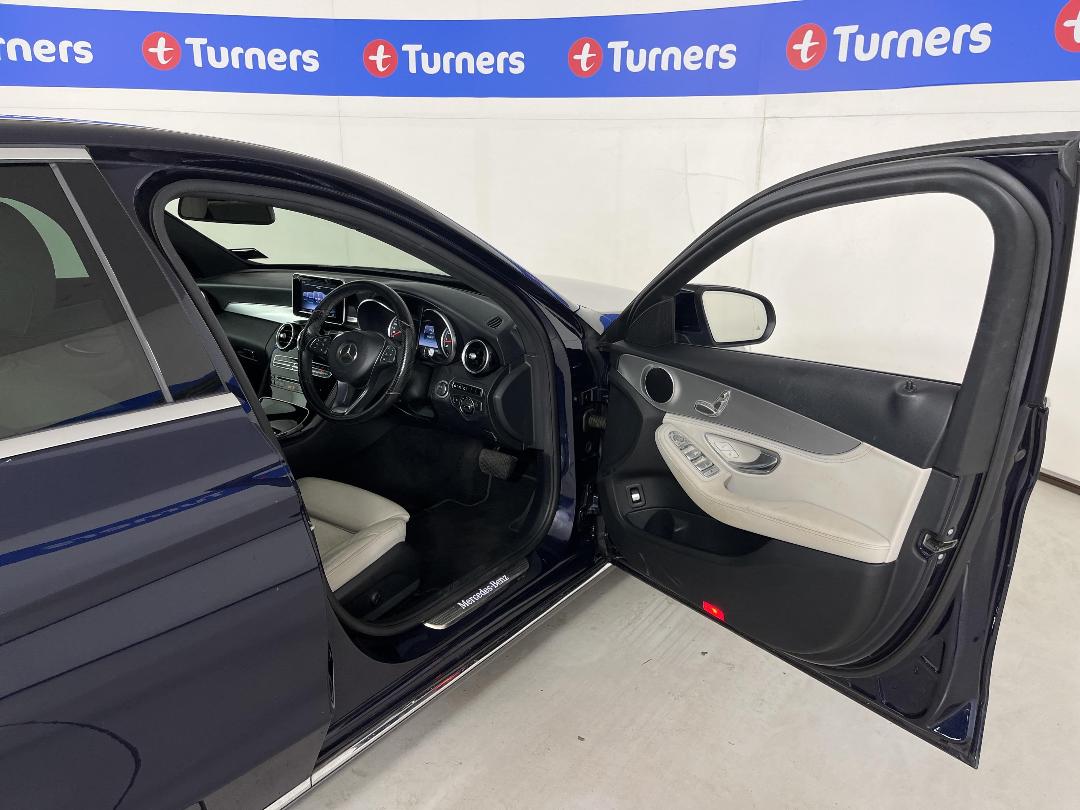 Photo '15' of Mercedes-Benz C-Class