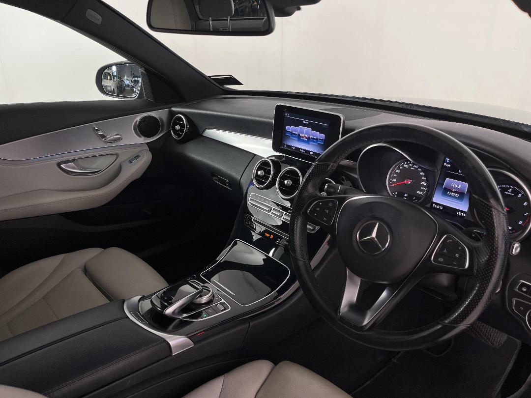 Photo '16' of Mercedes-Benz C-Class